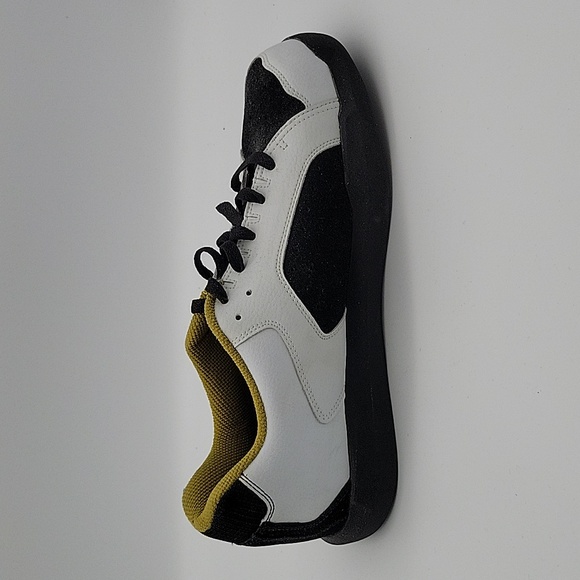 Oakley Shoes Men's 10.5 black and white! Never been worn! - Picture 8 of 12